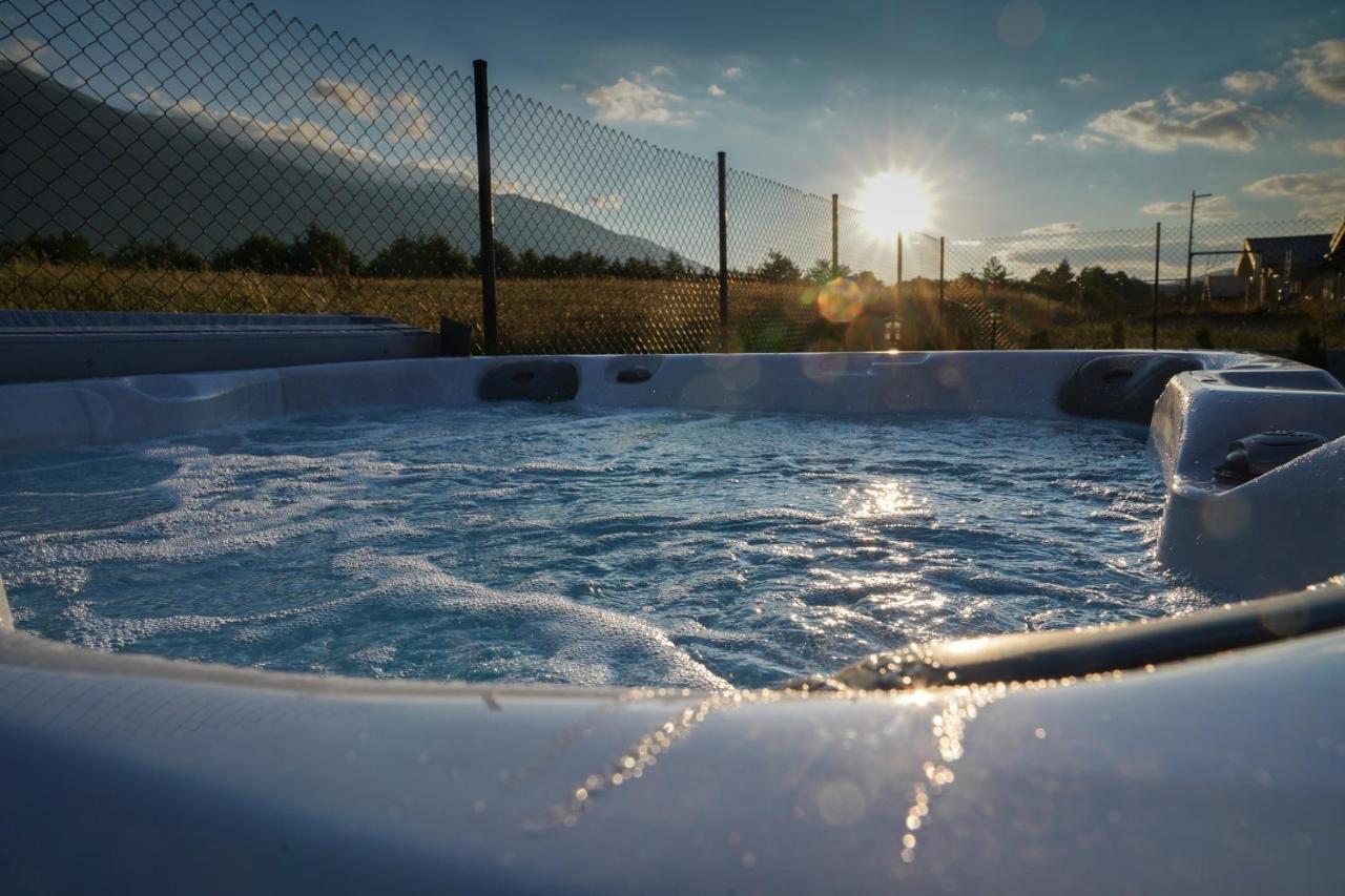 Mountain Villa Aleksia- With Jacuzzi 라즐로그 외부 사진